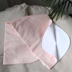 Непромокаюча пеленка з натуральної бавовни "Каплі на рожевому" 60*80 Plamka (Poland)